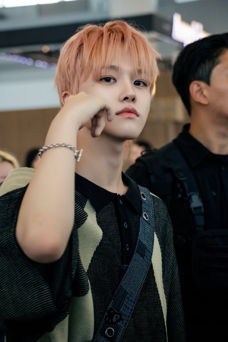 20250918

멋부리는 중

#아홉  #AHOF #박주원 #JUWON