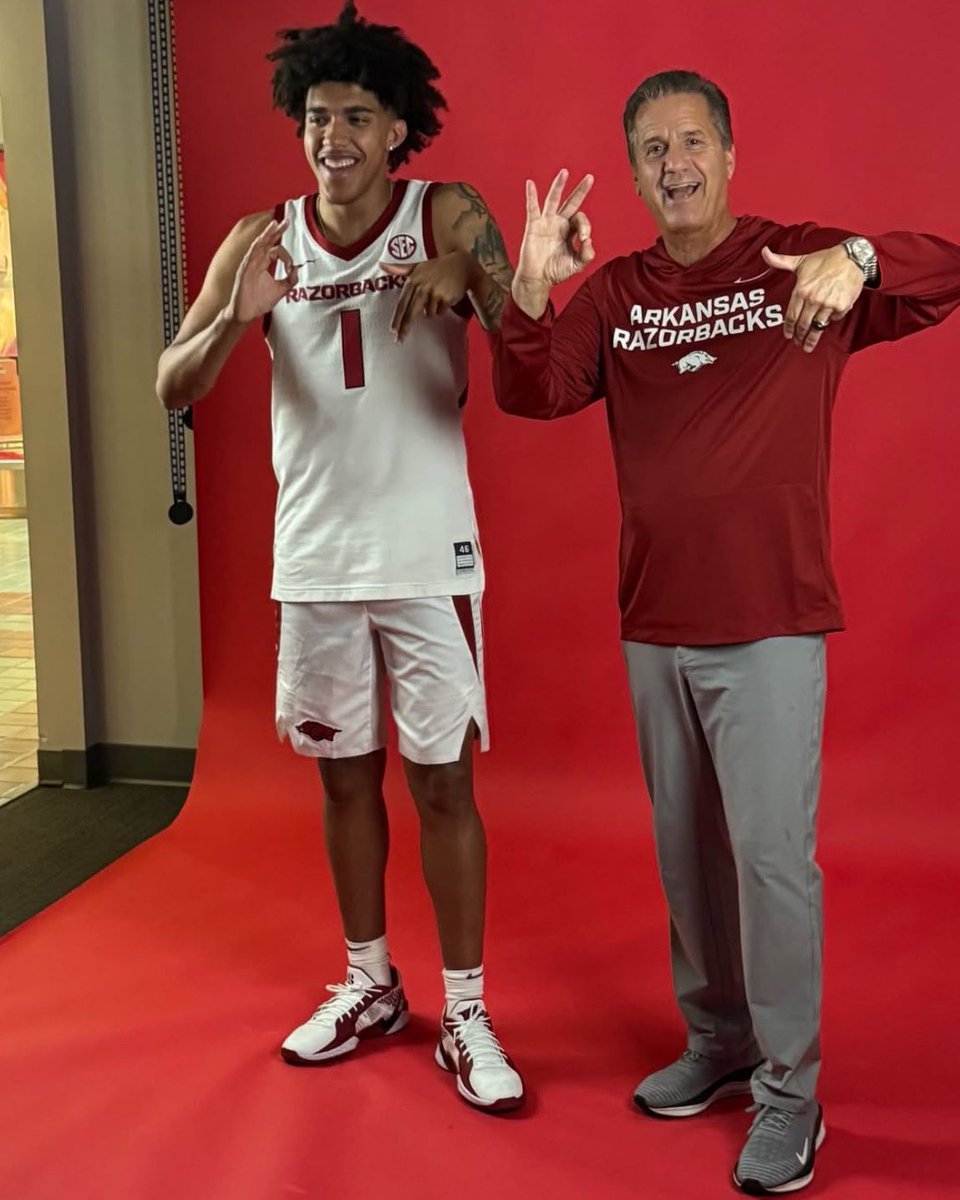 6️⃣7️⃣ with Coach Cal 😂 <a href="/Taylen_0/">Tay Kinney</a> <a href="/CoachCalArk/">John Calipari</a>