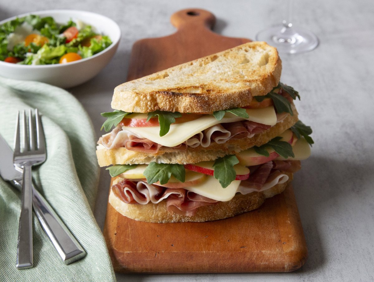 Miami_Living's tweet image. Taste tradition with BelGioioso Provolone 🧀 Fresh local milk, aged to perfection in Mild–Extra Sharp. Italian craftsmanship, made in Wisconsin. MiamiLivingMagazine.com 🇮🇹✨ #BelGioioso #MiamiLiving #ItalianCheese