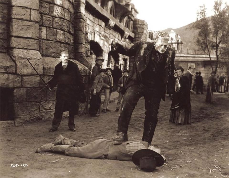 HorrorHammer1's tweet photo. Rare still from The Bride of Frankenstein 1935) https://t.co/LbKzlEjlfY