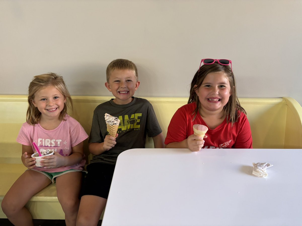 It’s Roanoke Elementary Night at Jebi’s!!  Come on out and enjoy a scoop of ice cream and support our school.