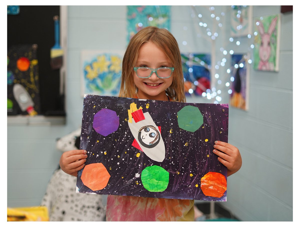 MrsOArtStudio's tweet photo. ✨ Just a dash of color to brighten your Wednesday! 🌈 Proud of my little astronauts, their Eric Carle inspired space adventure turned out absolutely stellar! 🚀 #magicpaintbrush #artcantakeyouanywhere https://t.co/Ln5k0l6lja