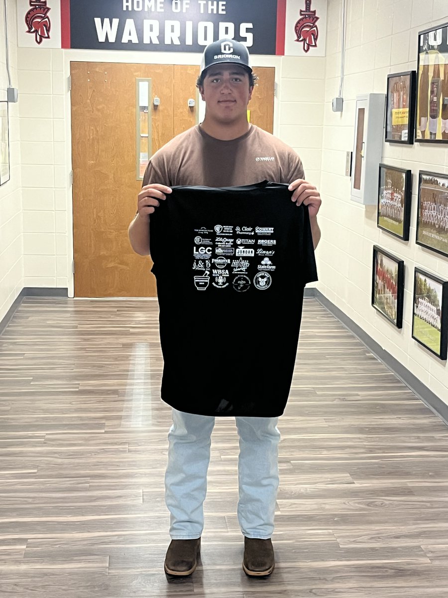 CM Gridiron Defensive Player of the Week | Week 3
Presented By: Walker Family Automotive

🛡️ CM Gridiron Defensive Player of the Week – Week 3 🛡️

Easton Skaggs | Westbrook Christian Warriors ⚔️

Easton was a game-changer Friday night, finishing with:

9 tackles

2 sacks

1