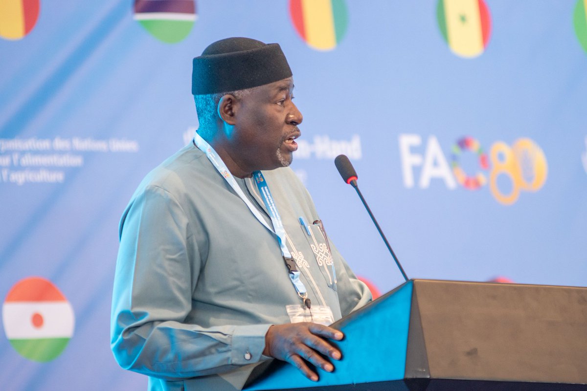 FAOGuineaBissau's tweet photo. Le Représentant FAO 🇬🇼 Dr Mohamed Hama GARBA participe au Forum #HandInHand à Abuja 🌍. Il a présidé un panel visant à promouvoir l’initiative et présenter aux investisseurs des projets d’irrigation pour 10 pays du Sahel. #FAOGuineeBissau @mohamed_hamagar https://t.co/V0Mif2BwcJ