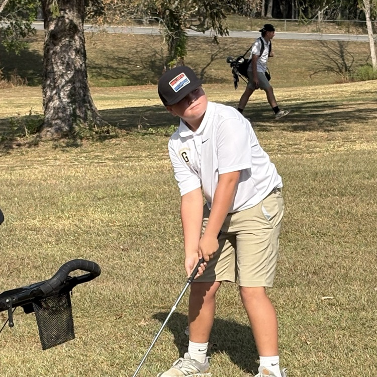 It was a beautiful afternoon at Buttermilk Golf Course as the G-Men captured a win over Felicity! Congrats to Gavin Fender for being the match medalist with 39! ⚫️🟡
📸Lydia Klump &amp; Andy Baughey