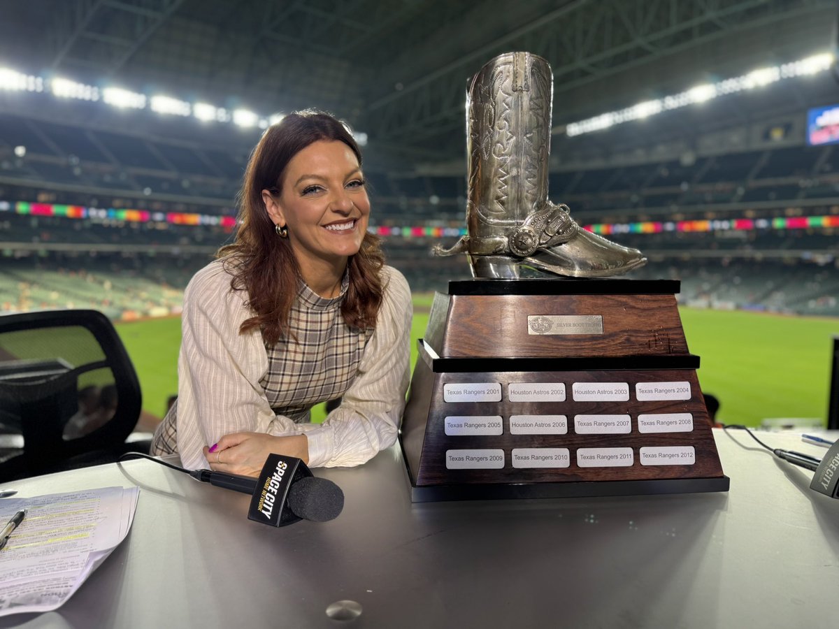 JuliaMorales's tweet image. The SILVER BOOT!! Tonight’s winner will have possession for the next year.