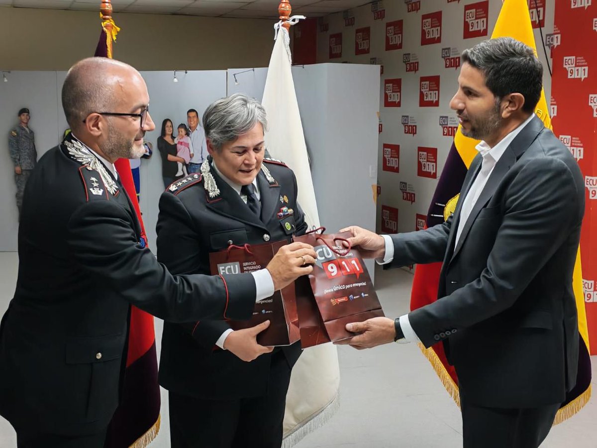 ECU911_'s tweet photo. #Quito | @JCPaladines Director General del #ECU911, junto al Subdirector General, Marco Flores y miembros de nuestros equipos técnicos recibieron a una delegación de Carabineros Forestales de #Italia 🇮🇹. https://t.co/Zfl237BW3m