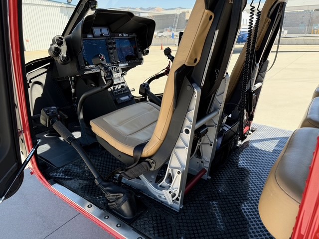 RotorcraftSl's tweet photo. 🚁 For Sale: 2021 Bell 505 – N879JC
Low-time, private configuration, and in exceptional condition. A perfect blend of performance and comfort.
📩 Contact us today for details. https://t.co/RjbexUKOnJ