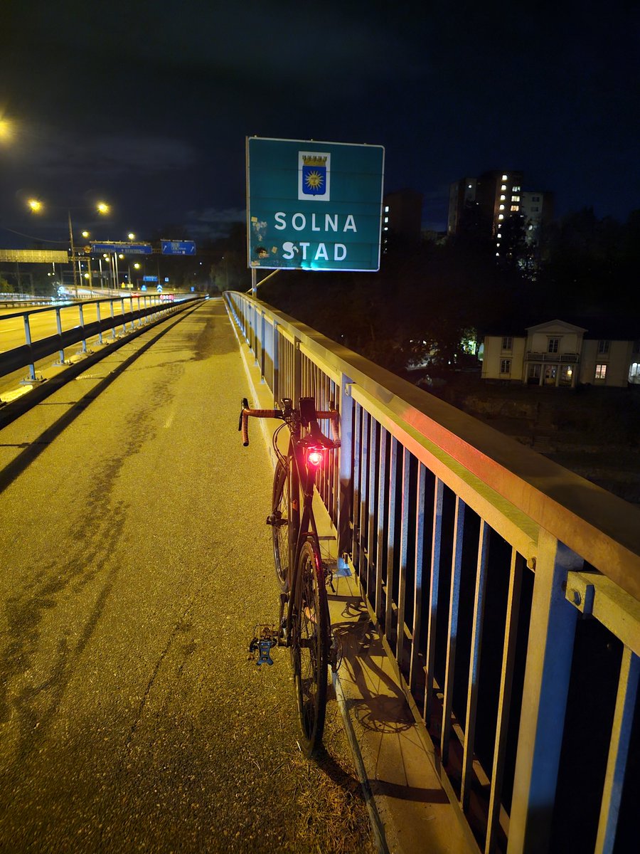 BigDogDJJENS's tweet image. #BigDog #VeganAthlete #BikeFlow
#WednesdayNight #September17th
11 pm - 1 am 🌃_🚴🏼‍♂️_______ 
Nattcykling genom Stockholms 
innerstad + lite nordväst om stan också
inatt 46 km...magiskt 🤗
(© 2025 DJ Jens Photo)