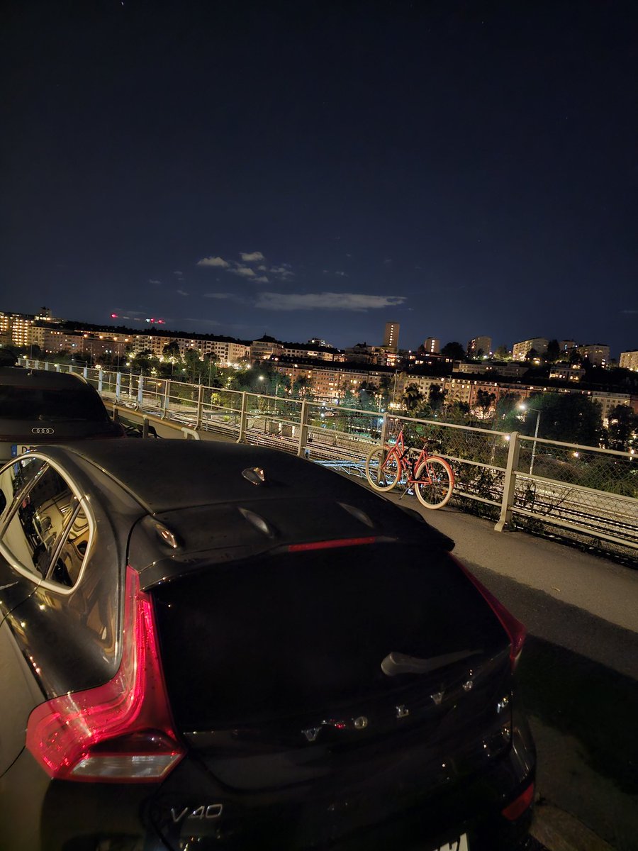 BigDogDJJENS's tweet image. #BigDog #VeganAthlete #BikeFlow
#WednesdayNight #September17th
11 pm - 1 am 🌃_🚴🏼‍♂️_______ 
Nattcykling genom Stockholms 
innerstad + lite nordväst om stan också
inatt 46 km...magiskt 🤗
(© 2025 DJ Jens Photo)