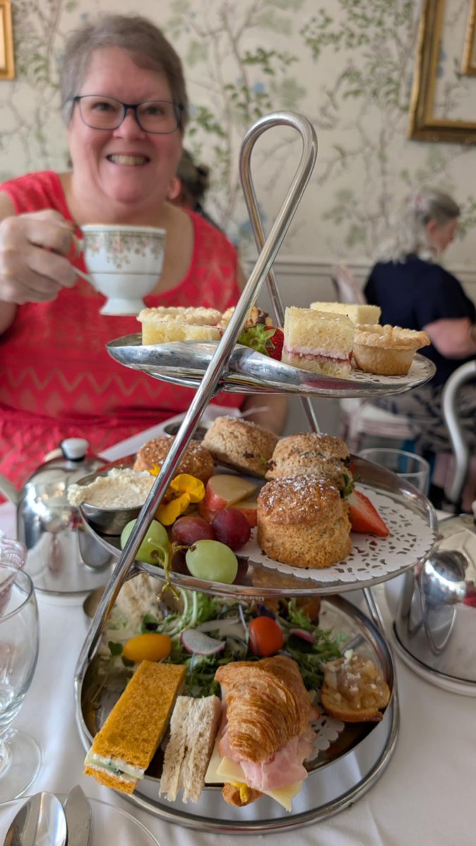 ziggywlb's tweet photo. @RBGCanada @fleursdevilles @FocusFeatures @Carnival_Films @DowntonAbbey Loved the entire floral &amp; high tea experience!! https://t.co/Sk90sXBrzz
