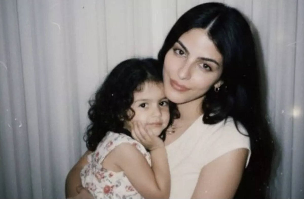 zilla634934's tweet photo. Hug your younger self https://t.co/oB1LsF44Rl

#hugyouryoungerself #hug #ai #trend #chudai #طبي https://t.co/8NwkblEJeA