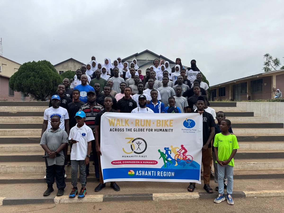 HF_Ghana's tweet image. On the vibrant streets of #Kumasi, 65 school children stepped up for the #WalkRunBike challenge, each walking 2.90km to stand in solidarity with the most vulnerable. #ServingMankind #HumanityFirst30 #MilesThatMatter