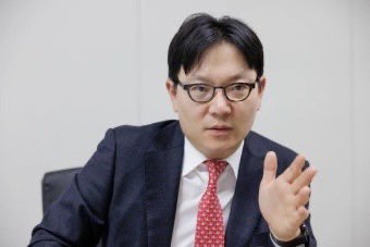 수원지검의 연어 술파티 사건의 주범이 나라 세금으로 영국에서 연수 중이라는 게 코미디 아님..?
영국에서 밥 먹는 한끼도 아까우니 하루빨리 소환해서 수사 받도록 하자.. 저러니 죽어도 수사권을 안놓으려고 하지..