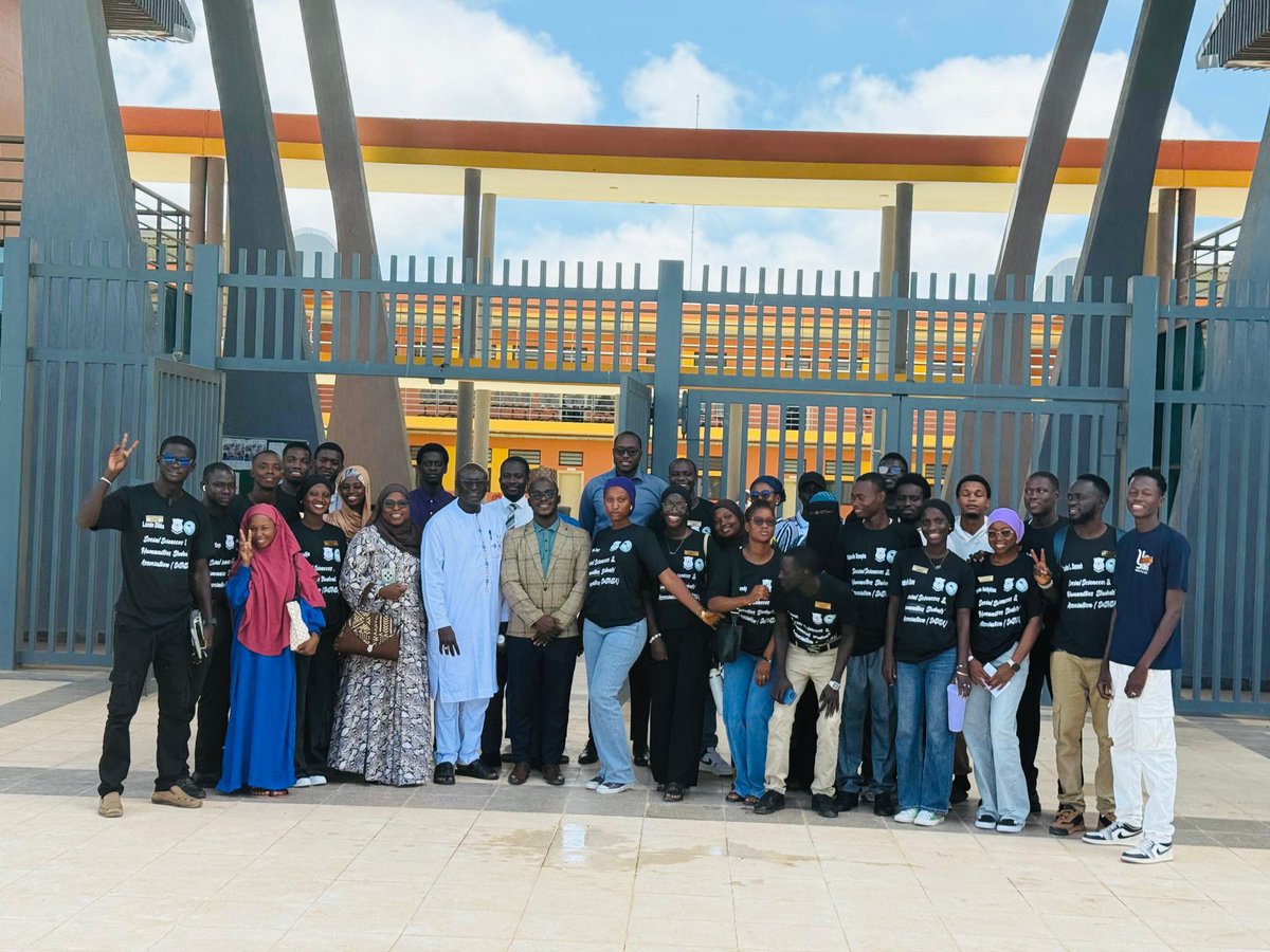 fattykingoj's tweet photo. The 20th Executive Council of @SoSHSA2024 held its first 40% Scholarship Ceremony, awarding 10 students.
Thanks to Yonna Islamic Microfinance for supporting education.

We also welcomed our new intake during an inspiring induction ceremony. https://t.co/cy8xrDkwEe