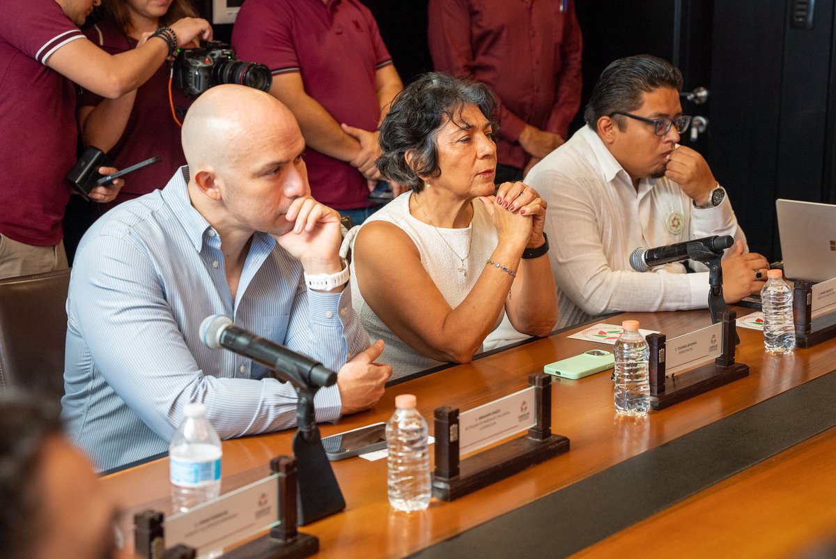 Se viene Un Viernes Muy Mexicano!

Me reuní con el presidente de <a href="/CONCANACO/">CONCANACO SERVYTUR</a>, <a href="/octaviodlatorre/">Octavio de la Torre</a>, y con la presidenta de <a href="/canacocampeche/">Canaco Servytur Campeche</a>, <a href="/addasolis/">Adda Solis</a>, sus equipos, Esperanza Ortega Azar, vicepresidenta de CONCANACO SERVYTUR y empresarios campechanos para hablar de esta iniciativa en