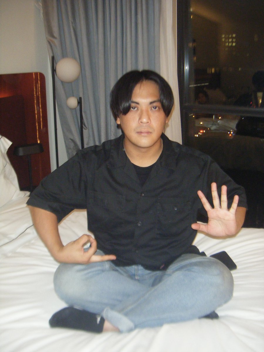 We arrived in Canada🇨🇦
12時間半のフライトでへとへとだけど、無事着きました✈️