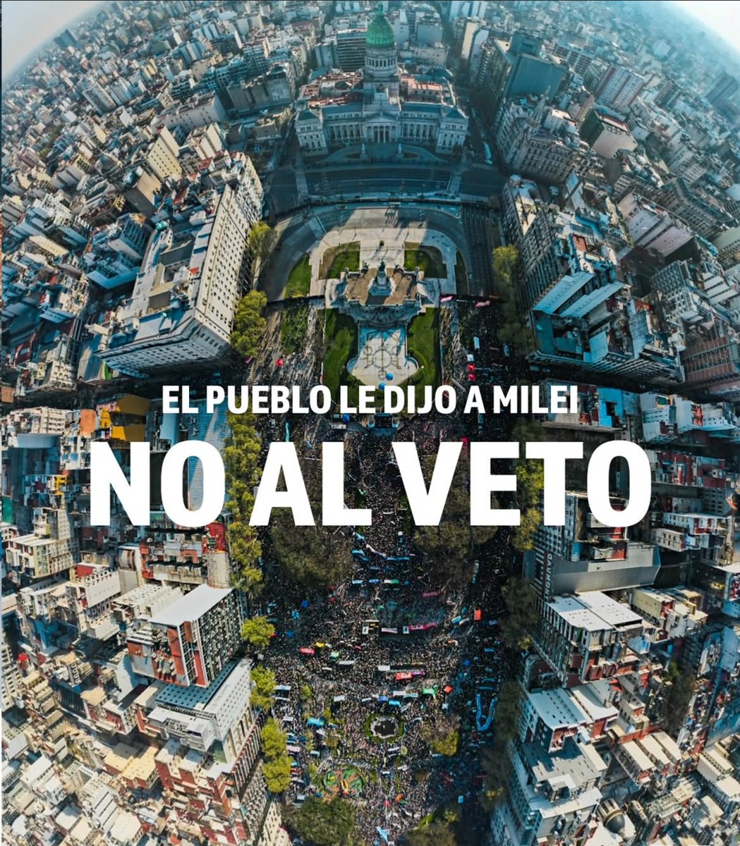 #MarchaFederalUniversitaria 
El #pueblo dijo #noalveto de #milei 
#17s  #Congreso #Argentina #UniversidadPública siempre!