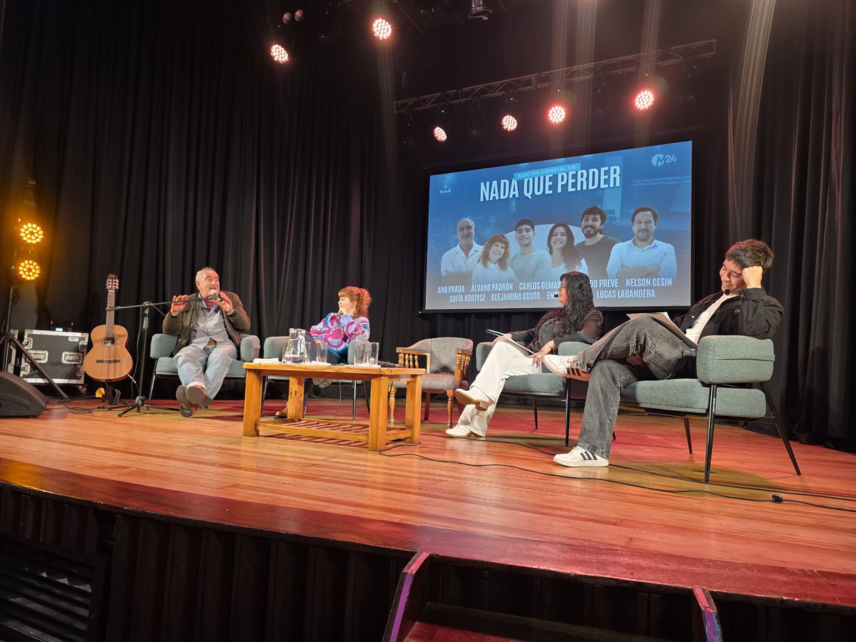Diego Martini Lemos (@cabezamartini) on Twitter photo 📻 👂Dicen que la radio va a morir. Sin embargo me quedo con esto. Una sala de teatro llena de oyentes para escuchar en vivo al programa que los acompaña todas las mañanas por <a href="/M24radio/">M24</a>.
<a href="/NadaQuePerderuy/">Nada que perder</a>, una forma de vida. 📻 👂Dicen que la radio va a morir. Sin embargo me quedo con esto. Una sala de teatro llena de oyentes para escuchar en vivo al programa que los acompaña todas las mañanas por <a href="/M24radio/">M24</a>.
<a href="/NadaQuePerderuy/">Nada que perder</a>, una forma de vida.