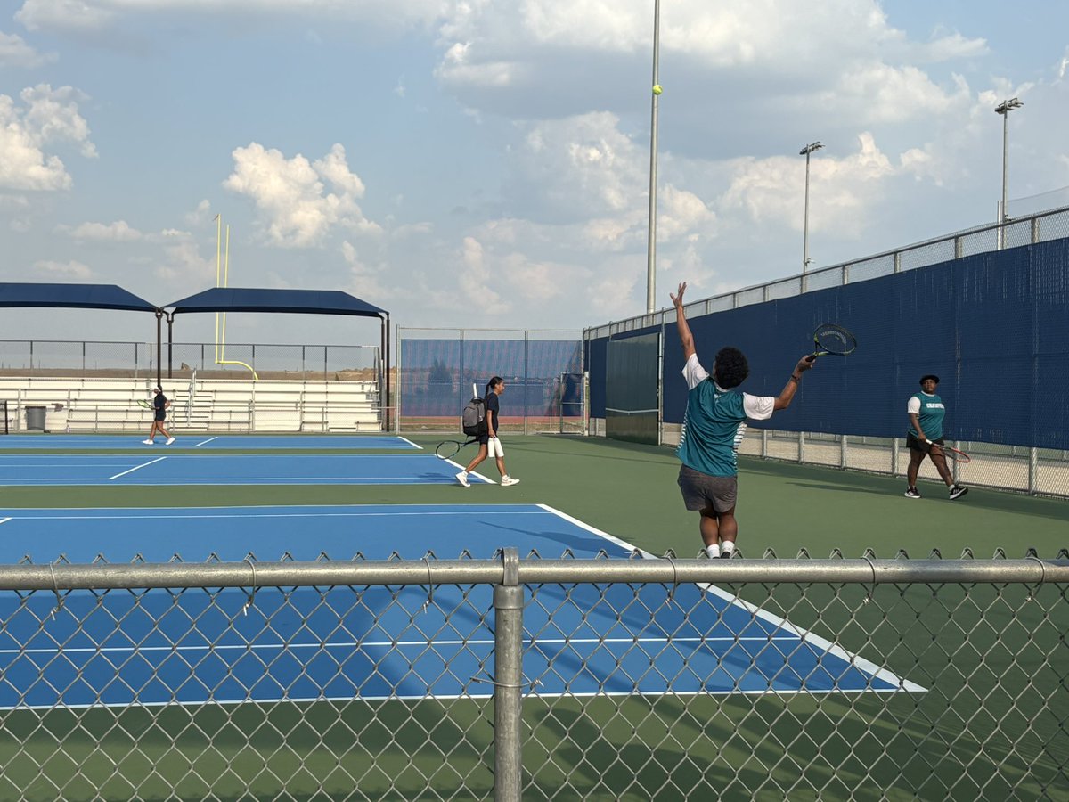 ACHS_ChargerTen's tweet photo. ACHS Tennis battled hard yesterday against Katy Freeman 💪🎾 Proud of our players for showing grit and determination on the court! https://t.co/7vcOLNVxPN