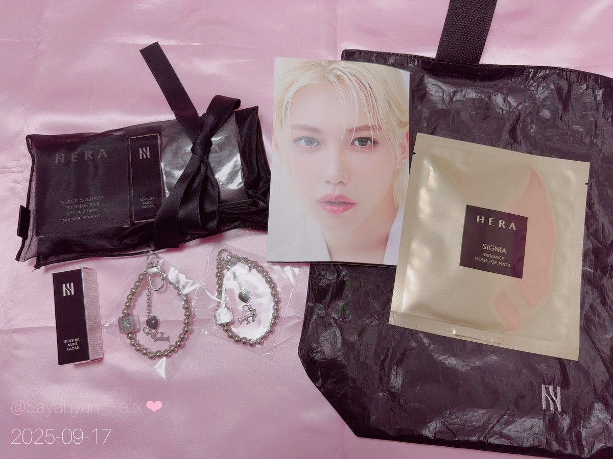 Sayanyan_Felix's tweet image. 昨日、ピリちゃんのブラウニーボーイと
HERA Glow Brownie Boy Setを受け取ってきました🥰🫶🏻🐣
Felixの「F」のチャームかわいい🩷

FELIX HERA GLOBAL CAMPAIGN
#FELIXxHERA 
#FELIX_HERAReflectionSkinGlow
#HERA #ヘラ #ヘラBeauty #REFLECTION #リフレクション
#Felix #フィリックス
20250917