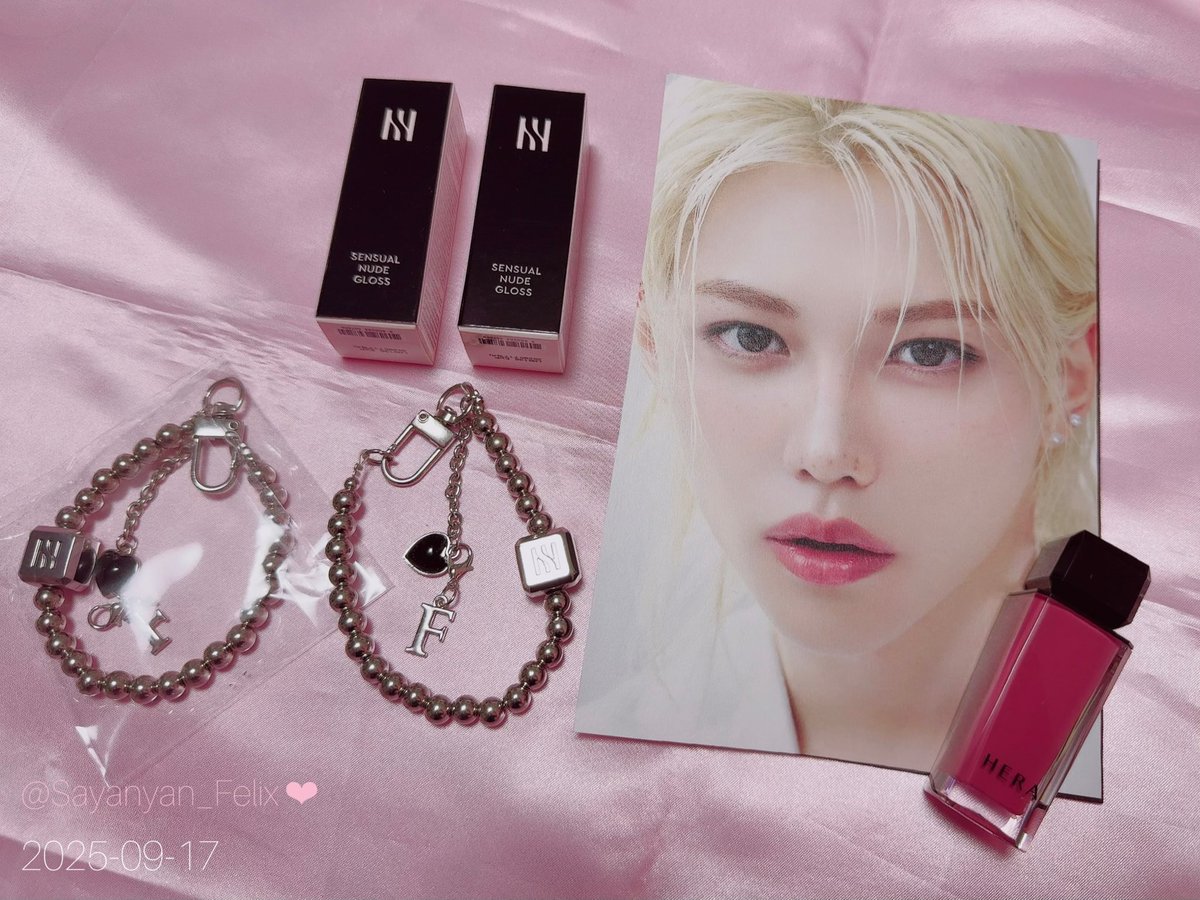 Sayanyan_Felix's tweet image. 昨日、ピリちゃんのブラウニーボーイと
HERA Glow Brownie Boy Setを受け取ってきました🥰🫶🏻🐣
Felixの「F」のチャームかわいい🩷

FELIX HERA GLOBAL CAMPAIGN
#FELIXxHERA 
#FELIX_HERAReflectionSkinGlow
#HERA #ヘラ #ヘラBeauty #REFLECTION #リフレクション
#Felix #フィリックス
20250917
