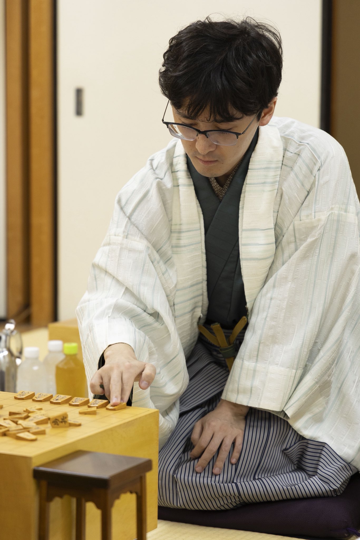 藤井聡太さん デジタル置時計 シルバー 藤井聡太さん デジタル