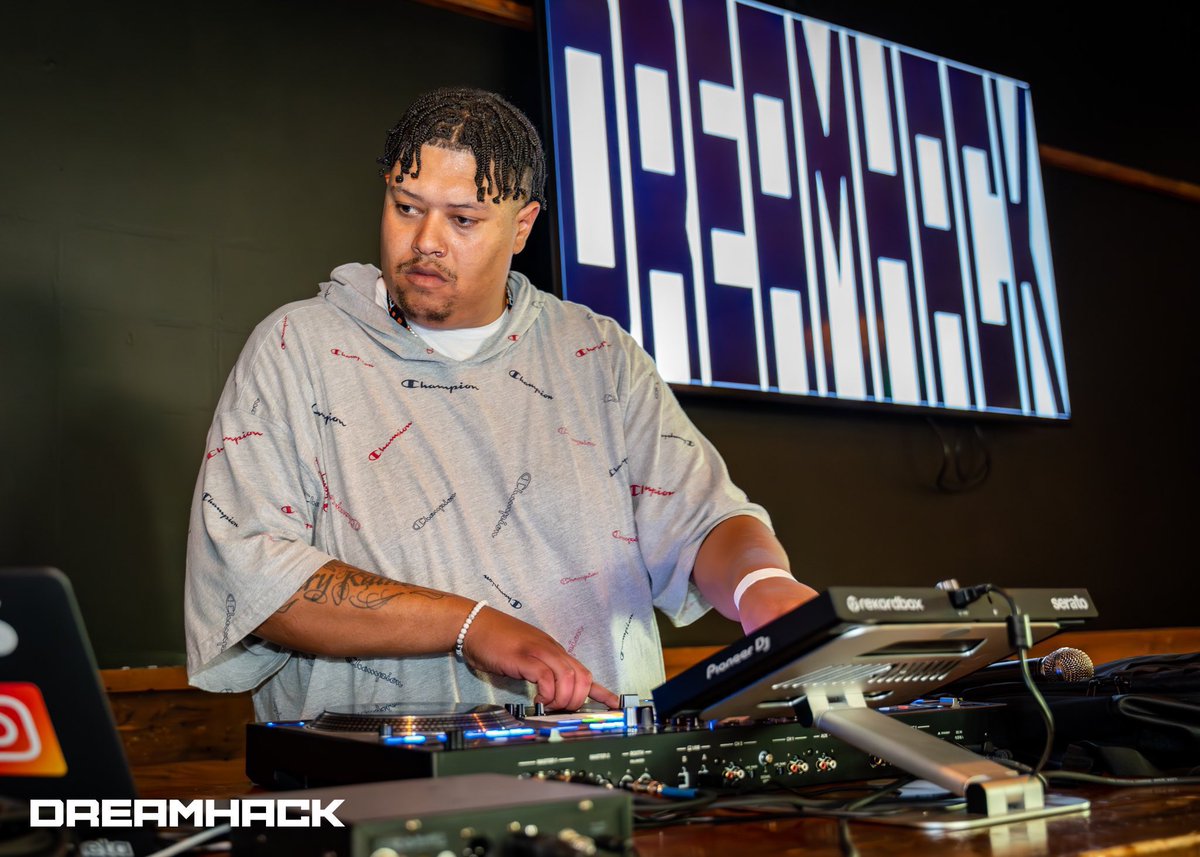 maxrhyms's tweet image. Anyone need a DJ for @TwitchCon ? 

I’ve DJ’d many afterparties at major events like @pax, @DreamHack, @LootFestEvent and many more.

Don’t let your party be boring, hire me instead! 💯

📧:maxrhyms@gmail.com

*shares much appreciated 🙏🏽