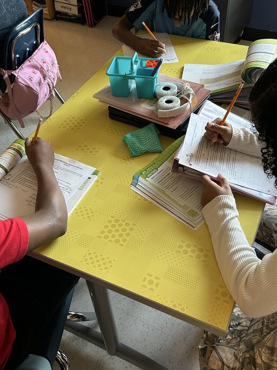 Ms_Simpson7's tweet photo. Writing Wednesday! 

Analyzing Writer’s Checklist &amp; student exemplar ☺️ Can’t wait to see my kiddos final writing piece. #WritingWednesday #PracticeHowYouPlay https://t.co/eVnTt419lk