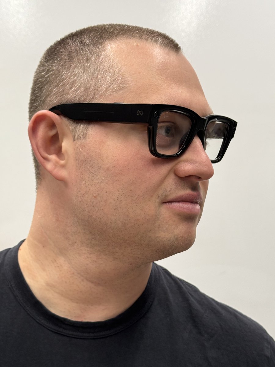 Mark Gurman tweet media