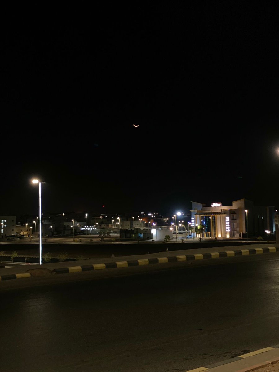 الهلال من سماء #عرعر.