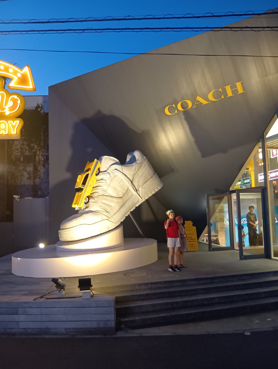 ✨マンガを描くのはもっと練習してから…
その先延ばしは永遠に終わらないので注意！✨

「まだ見せられない。
もっと練習してから…」と
原稿を描くことを
恐れてしまう心理ってあります

その背景にあるのは
「先延ばし」と
「完全情報幻想」という二つのクセです
先延ばしは
その名のとおり、