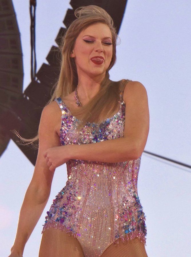 THE13MANUSCRIPT's tweet photo. Taylor Swift she’s my best friend https://t.co/l0hSUgrBRy