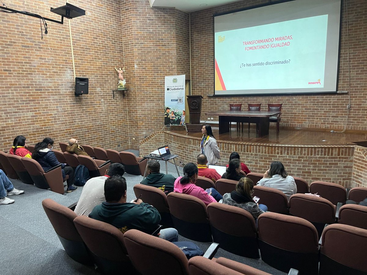 🌈 Se realizó un fortalecimiento de capacidades en Política Pública LGBTI dirigido a funcionarios y funcionarias del área de participación de la Alcaldía Local de San Cristóbal. Un espacio de aprendizaje y articulación para avanzar en la garantía de derechos y la inclusión. ✨💜