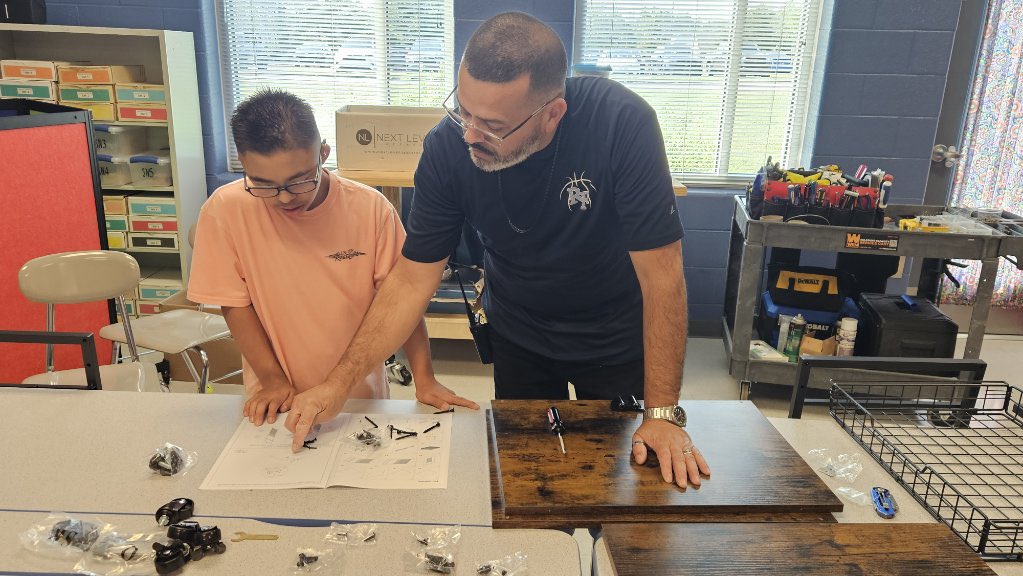 marianfleener's tweet photo. Surround yourself with Support Staff that loves your students as much as you do….thankful for Mr. Arocho and all the jobs he finds to allow our students to learn and grow beside him. https://t.co/vmBWWQgHCK