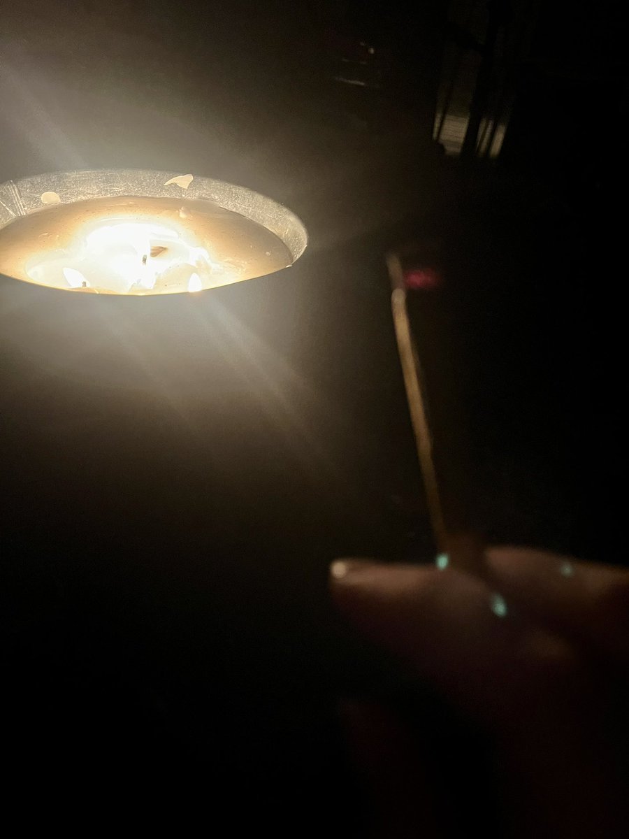 callmekitten100's tweet photo. A joint and pizza for dinner. My kind of night 😌 https://t.co/xRCbIgTdEO