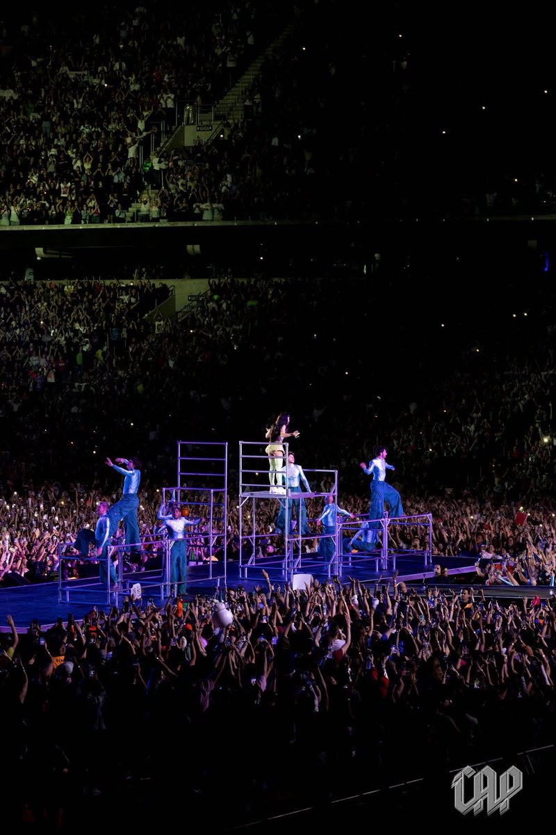 Katy Perry performing in Curitiba, BRA! 🧡

#THELIFETIMESTOUR | Roberto Souza
