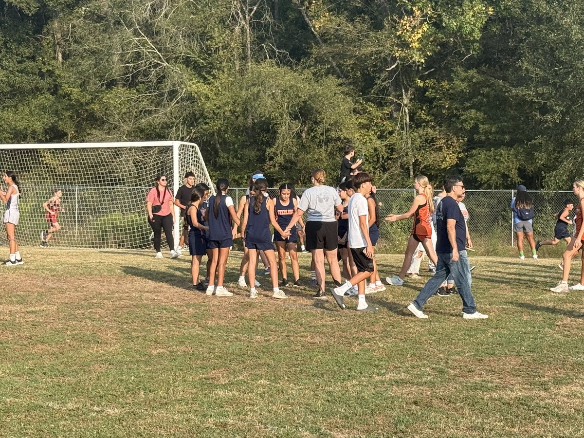humblegirlsxc's tweet image. Got to catch our middle school XC runners in action today! Love seeing the next generation out there working hard and having fun. Great job, athletes and coaches! 💪🔥 #XC #RunWithHeart #RunTheDistance
@HMS_ladycats @HumbleISD_SMS @HumbleISD_Ath @Coach_RobMurphy