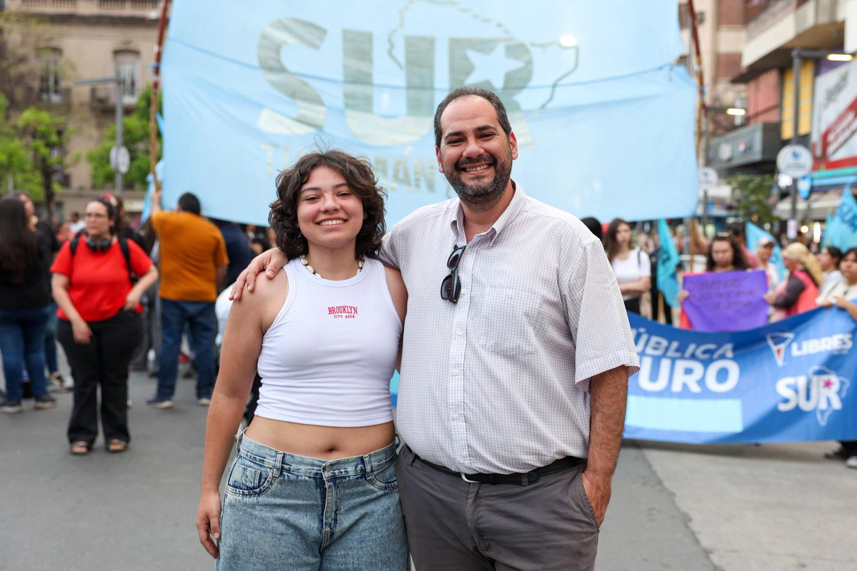 Pablo_Haro's tweet photo. La defensa de la universidad pública es la defensa del futuro.
Los lugares de formación son el corazón del progreso de Tucumán y el país. Hoy marchamos y tuve el orgullo de hacerlo junto a mi hija, que por primera vez se sumó a esta lucha.
La educación une generaciones. https://t.co/ERlHehiuDq