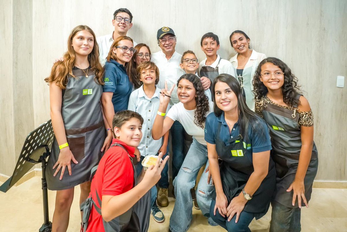 Viva la U, publica, linda, digna, con gratuidad y calidad. Viva la UIS ✊🏿