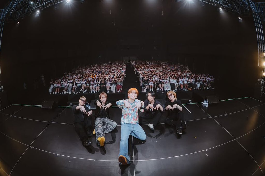 mashiho_th's tweet image. #มาชิโฮะ IG Update 17.09.2025 

“ULTRA VIOLET TOUR 2025” in Bangkok🇹🇭 การแสดงในประเทศไทย ในทัวร์คอนเสิร์ตเดี่ยวครั้งแรกของผมก็ทำให้เป็นการปิดทัวร์ที่สุดยอดมากเลยครับ

🔗 instagram.com/p/DOs7EzREXBD/…

#MASHIHO #マシホ  #ULTRAVIOLETTOUR2025INBKK #WelcomeMashihoToBKK  @MASHIHO_IB