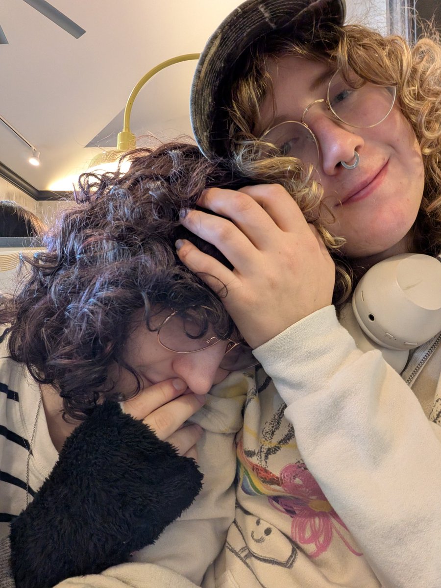 ash!! 🔆 tweet media