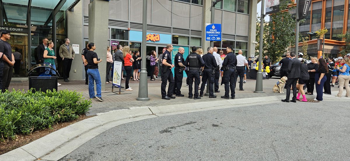 Today Cops 4 Cancer Tour de Coast stopped by <a href="/TransitPoliceBC/">Metro Vancouver Transit Police</a> HQ. These heroes on bikes have ridden more than 600 kms in an effort to funsraise to battle pediatric cancer &amp; aren't done yet! If you wish to support the great cause below is a link to their fundraising page 🙏🏽