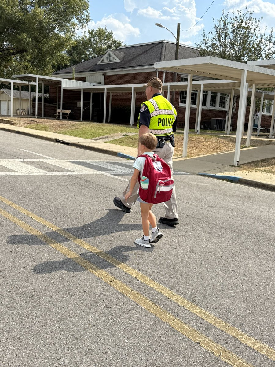 Boyd learned about community helpers today at school so Officer Bartle made sure he got the full experience! So thankful for our TWO SROs at East and how they pour into every student they encounter. 💛