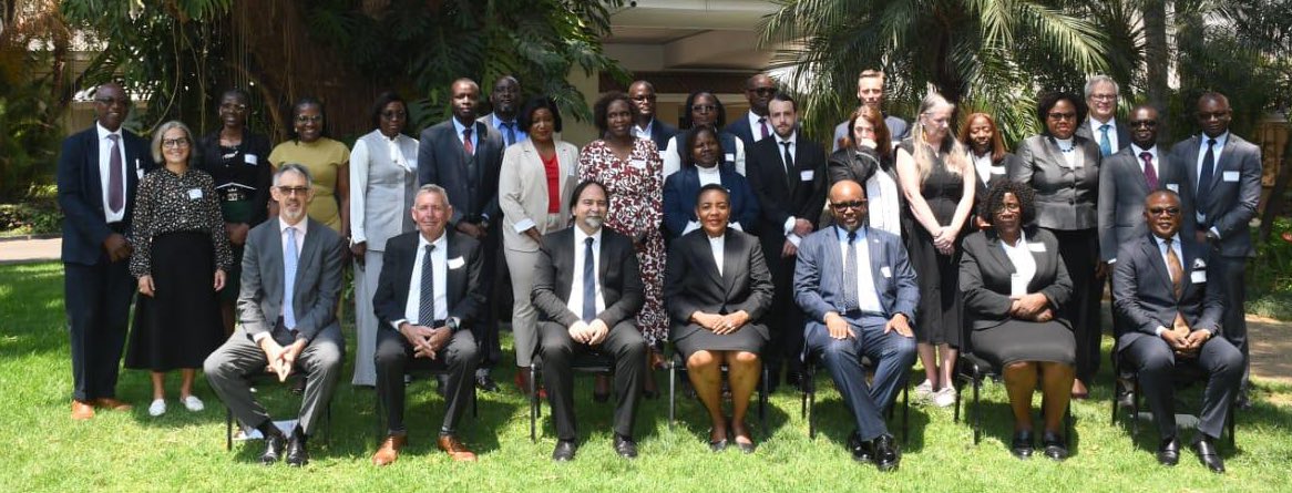 EUinZambia's tweet photo. Zambia 🇿🇲 hosts 🇧🇼🇬🇭🇰🇪🇳🇦🇸🇱🇿🇦 🇩🇰🇸🇪🇮🇪 🇨🇦 for #INTERPARES workshop. Strategic planning strengthens parliaments & democracy! 💡
#TeamEurope
#StrongerTogether
#INTERPARES https://t.co/vBdZMWPutA
