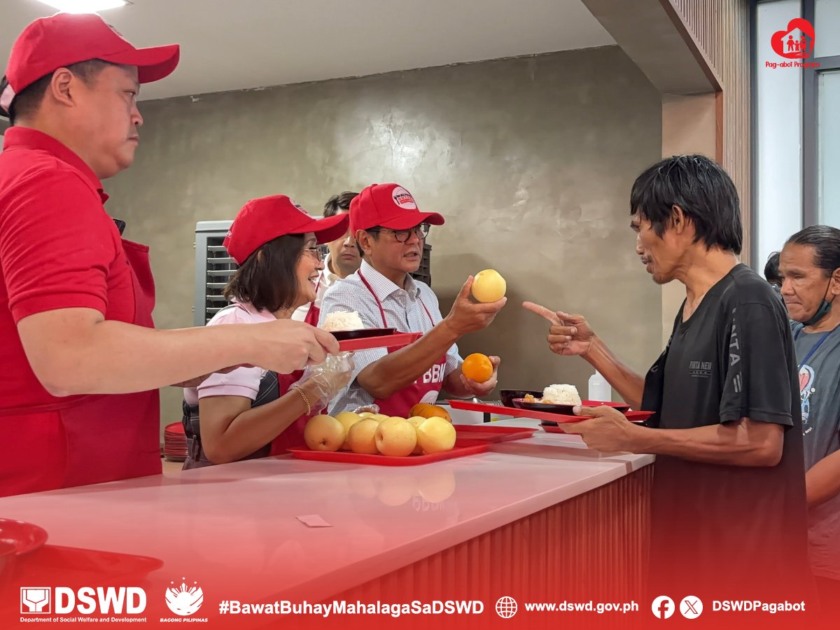 DSWDPagAbot's tweet image. Masarap, masustansya at libreng pagkain para sa lahat.

Sa pagbisita ng Pangulo, umabot sa 507 na kliyente ang nagtungo sa Walang Gutom Kitchen ngayong araw, ika-18 ng Septyembre 2025.

#DSWDPagabotProgram 
#BagongPilipinas 
#BawatBuhayMahalagaSaDSWD