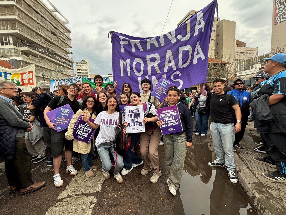 alandonnari_'s tweet photo. La educación pública es pilar del desarrollo nacional.
Hoy con @FranjaMoradaUNS defendimos lo que funciona: la UNS y la universidad pública.
Siempre por una universidad publica de calidad y excelencia 🇦🇷💜.

#MarchaFederalUniversitaria https://t.co/n3zCjpos8y