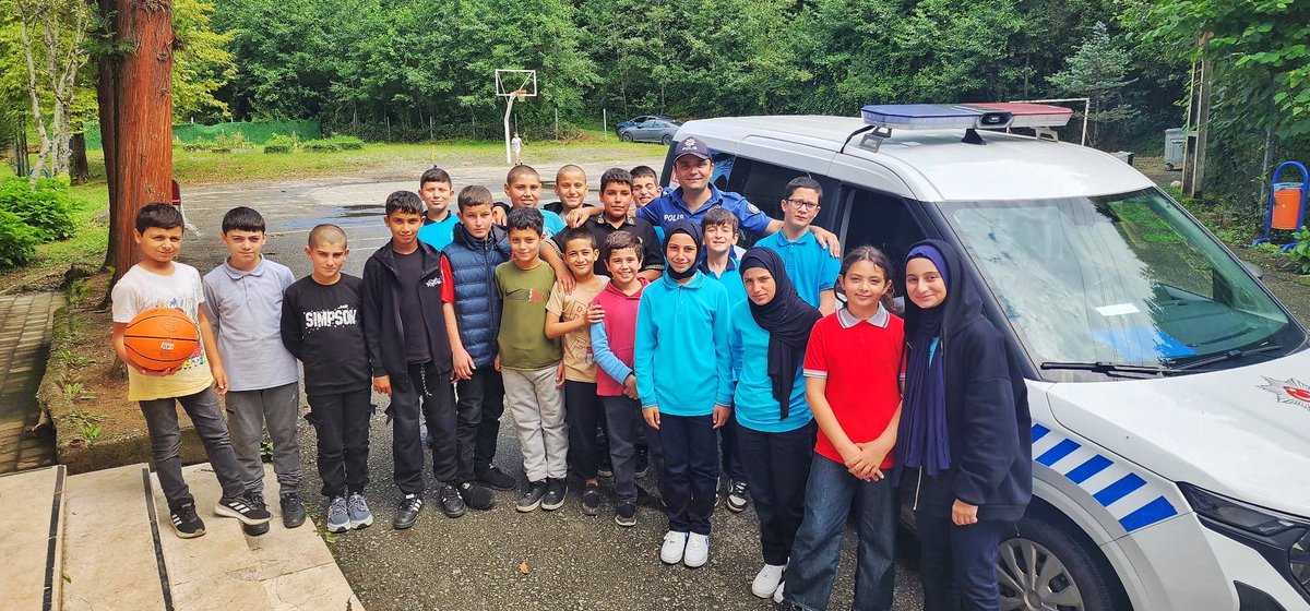 Her sabah devriye gezen polis abilerinden "Bizi özel olarak ziyaret edin "diyen çocuklarımıza harika bir sürpriz. İyi ki varsınız <a href="/EmniyetGM/">Türk Polis Teşkilatı</a> 
<a href="/TC_icisleri/">T.C. İçişleri Bakanlığı</a>
<a href="/TrabzonEmniyet/">Trabzon Emniyet Müdürlüğü</a> 
<a href="/tcmeb/">Millî Eğitim Bakanlığı</a> <a href="/hasan_uygun91/">hasan uygun</a> <a href="/mdemircioglu01/">Mustafa DEMİRCİOĞLU</a> 
<a href="/engnbaltaci/">Engin Baltacı</a>