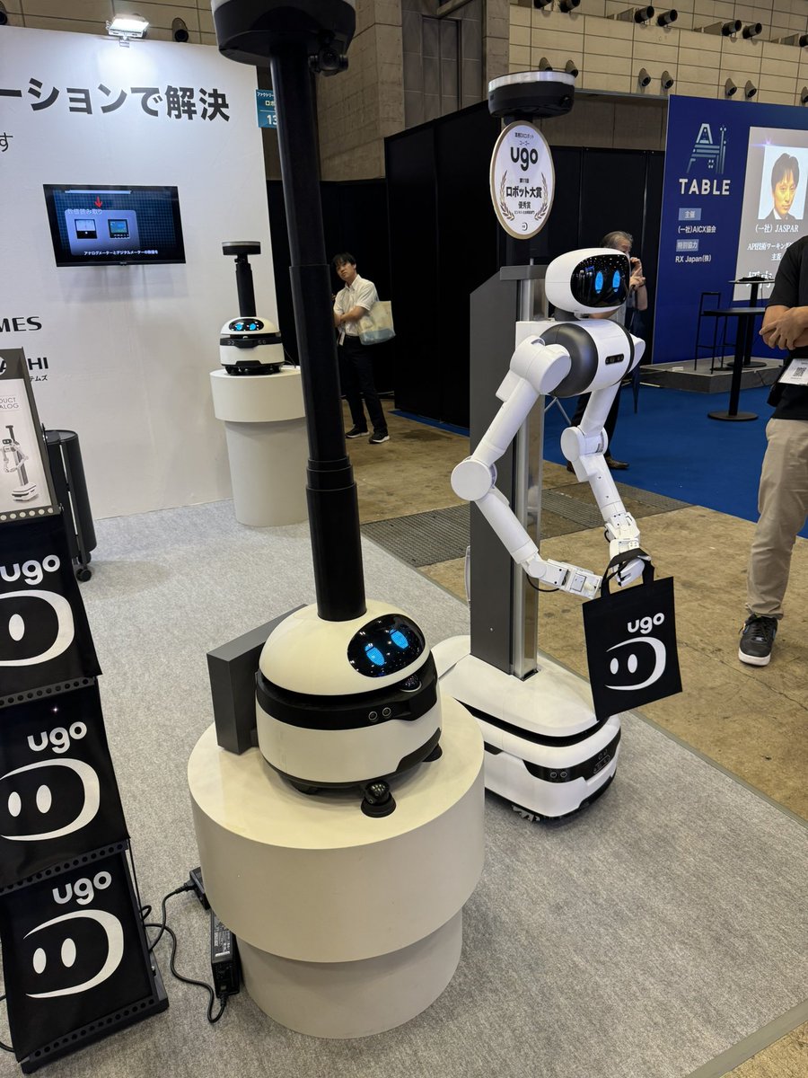 youtalk's tweet image. #オートモーティブワールド の会場に来ていますが、Preferred Robotics、ugo、Doogなど自律移動ロボットスタートアップがたくさん会場の良い場所で展示しています。隔世の感がありますね!
15:45からの講演頑張ります。