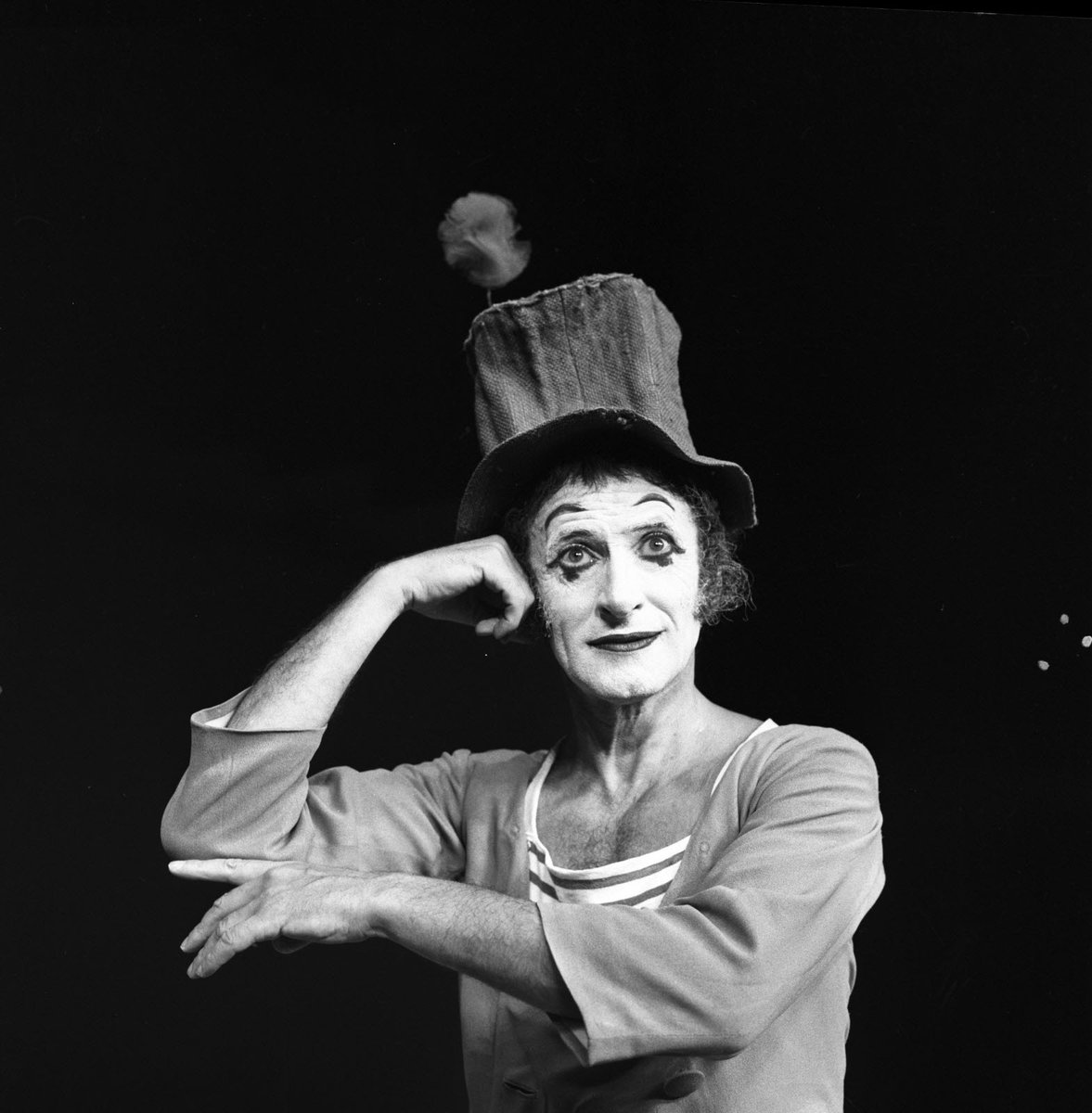 le 22 septembre 2007 décès à Cahors de Marcel Marceau dit le mime Marceau acteur, Il a connu une célébrité internationale avec son personnage silencieux de Bip, 21e division du cimetière du Père Lachaise
